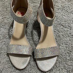 Girl dress shoes size 5M in great condition only worn 1 time